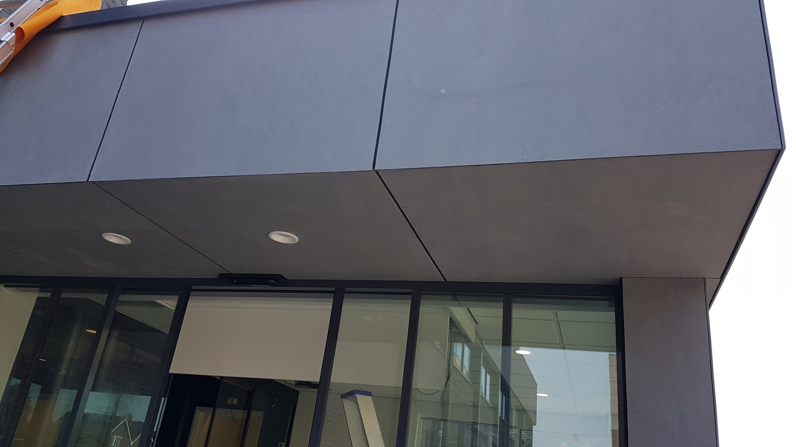 Quickbond toegepast boven het hoofd
